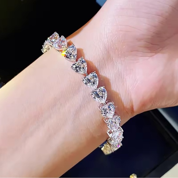 ❤️18k 23ct Heart Tennis Bracelet - Picture 13 of 16